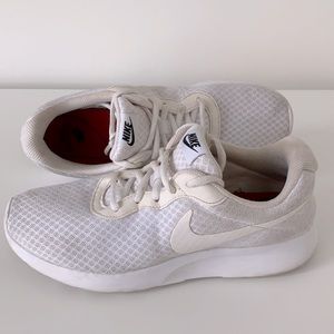 Nike Tanjun Running Shoes Size 8 in White